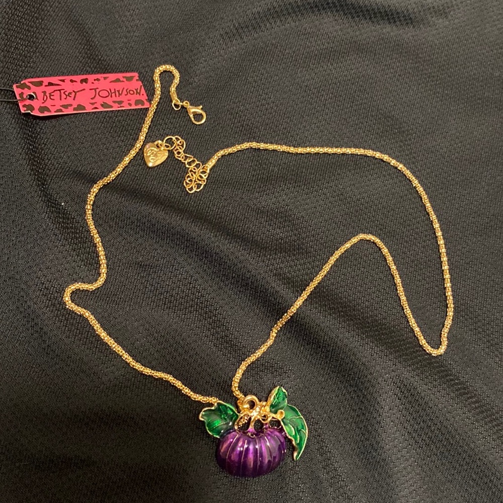 Betsey Johnson NWOT Purple Pumpkin Brooch Necklace